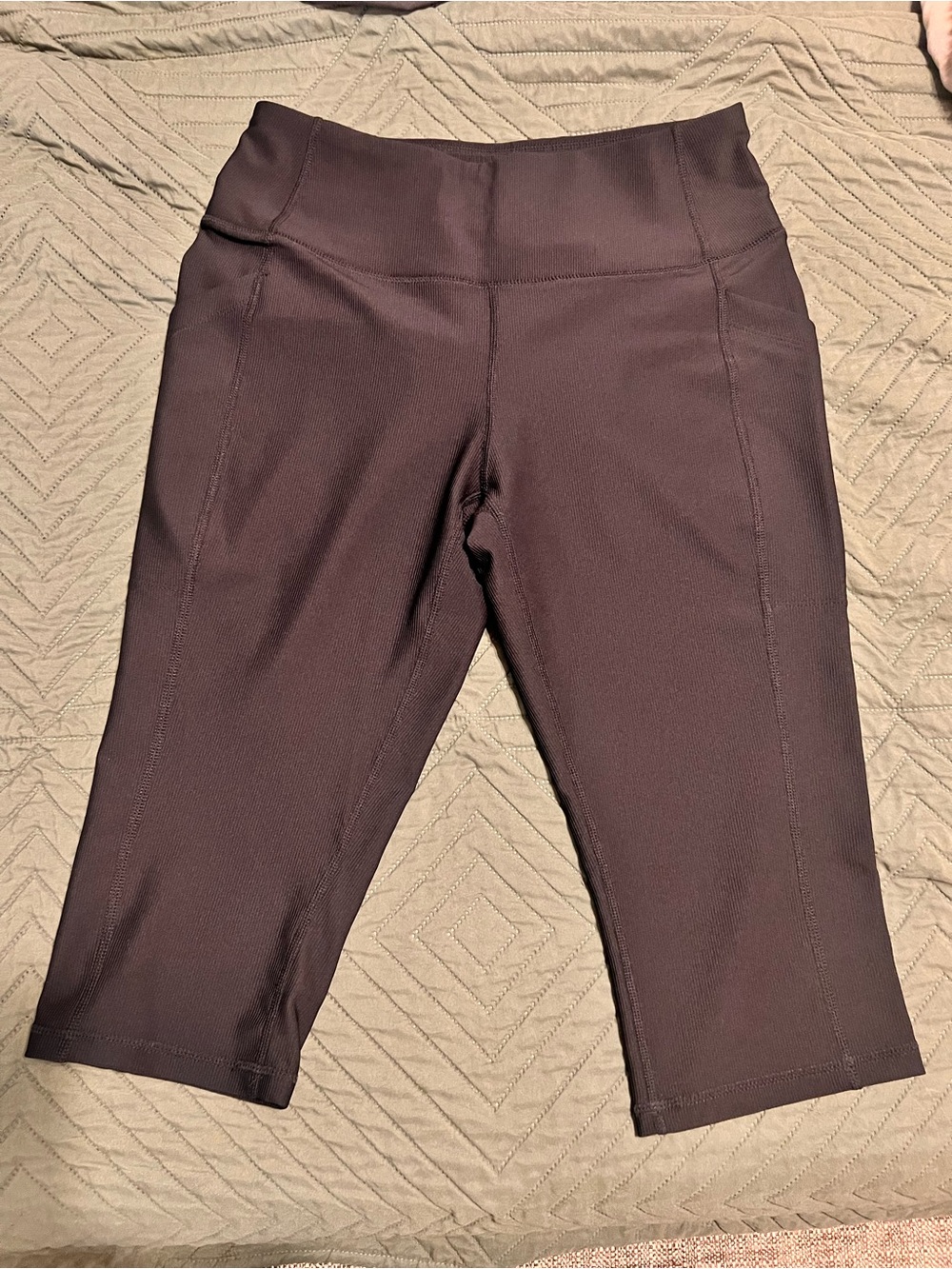 Cropped High-Waist Active Capri